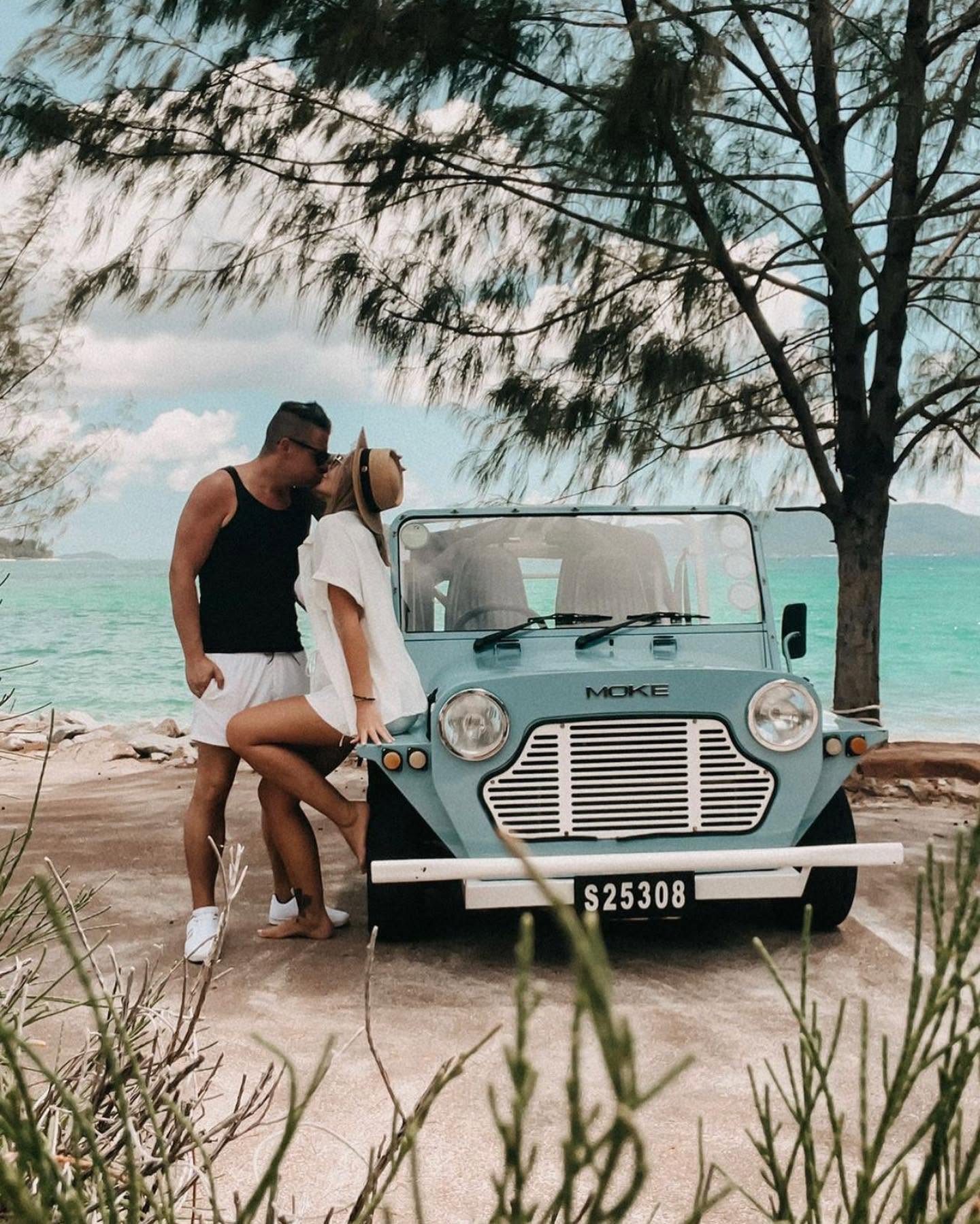 Mini Moke Cabriolet a noleggio alle Seychelles