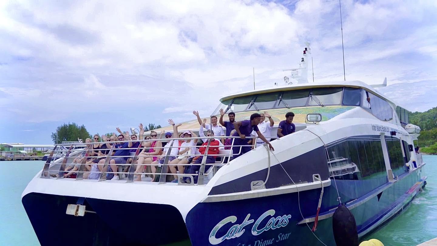 Il Cat Cocos in navigazione tra le isole