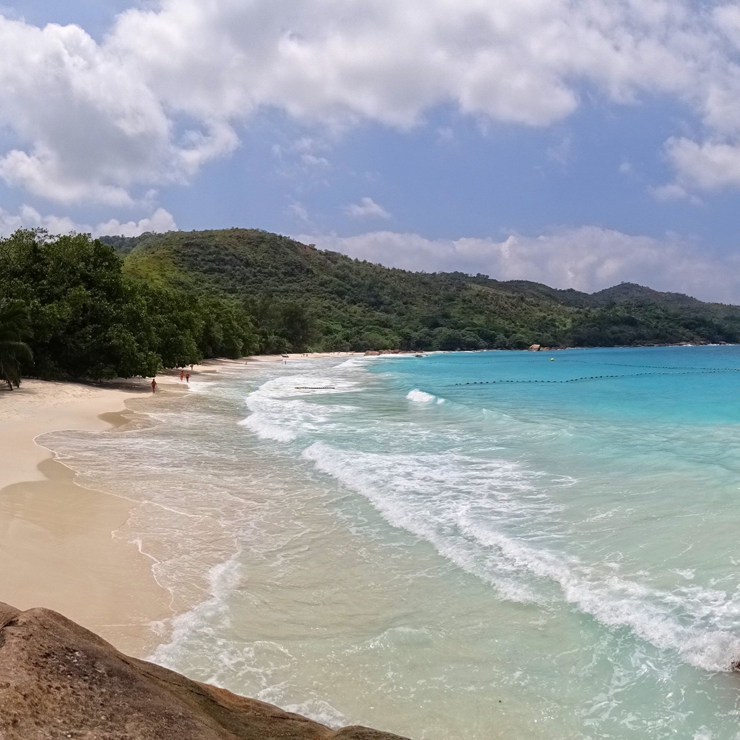 Le isole granitiche delle Seychelles dal mare