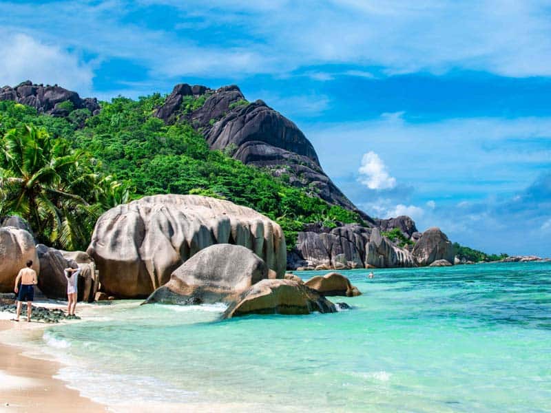 Una strada di La Digue con le biciclette